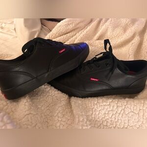 Levi's Black Low-Top Lace-Up Sneakers with Red Tag